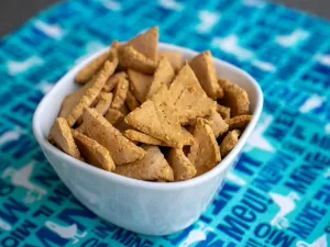 Biscoito de queijo sem glúten é crocante e rico em proteína