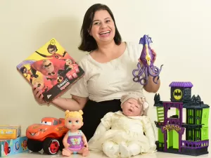 Por renda extra, mãe abre brechó de brinquedos usados; fatura R$ 15 mil/mês