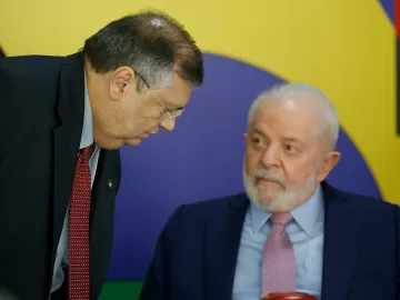 Carla: Governo Lula age como refém e cúmplice na questão das emendas