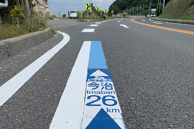 Features the dedicated cycling path Blue Line that serves as a guidepost for cyclists.
