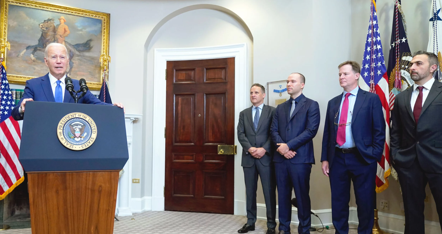 美國總統 Biden 與 Amazon 首席執行官 Andy Jassy 和其他領導人