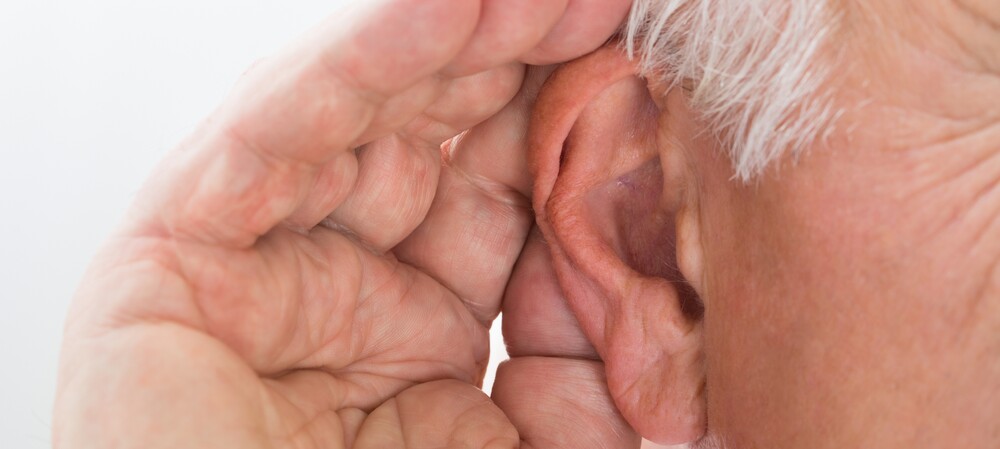 Helping older adults to communicate in noisy environments