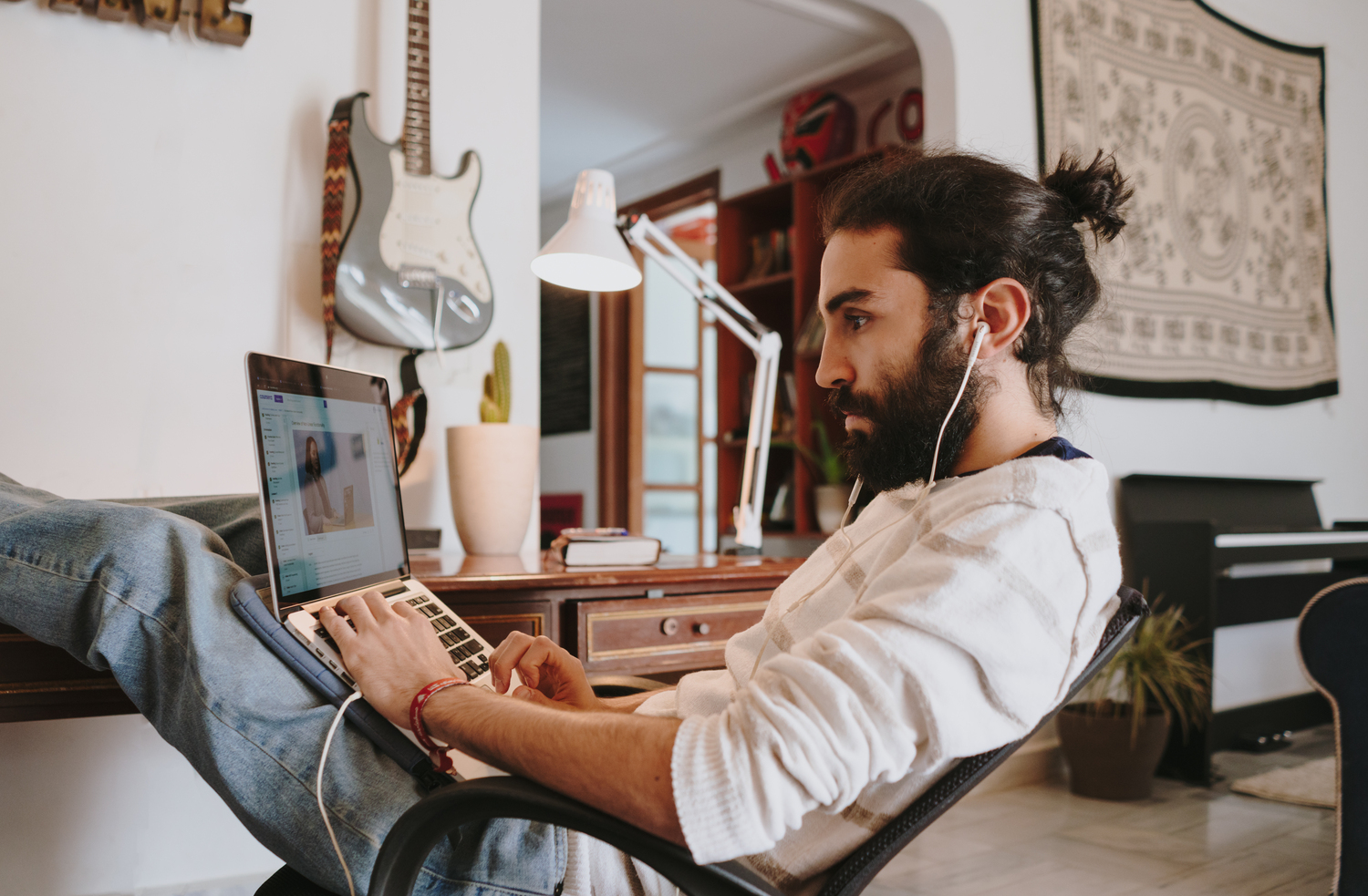 Laptop, Earbuds, Adult, Male, Man, Person, Sitting, Face, Head, Chair