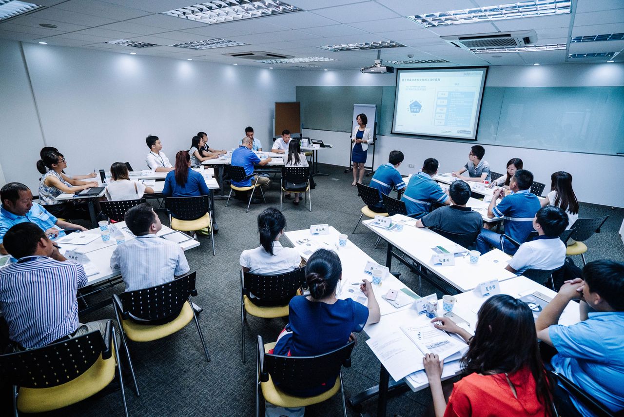 thyssenkrupp supports training of employees.