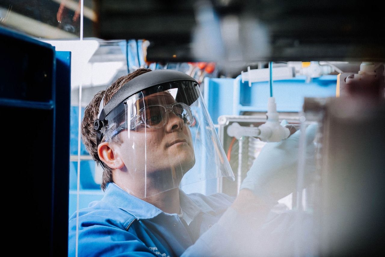 thyssenkrupp invests in research and development.