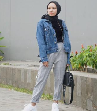 10 inspirasi fashion  Baju hijab era 90an  berani tampil 