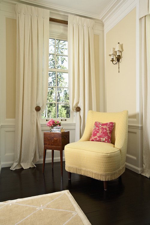 Traditional Living Rooms Curtain Idea