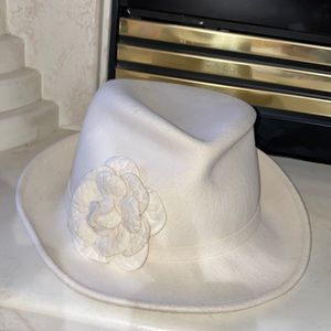 JLO 100% Wool Hat With Flower