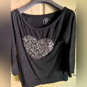 🥰🍭Jlo s brand...off shoulder heart t shirt