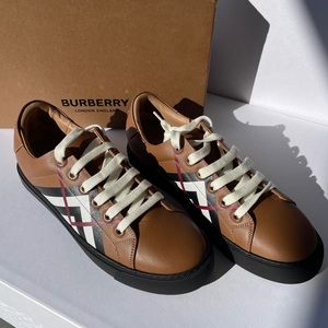 NEW BURBERRY sneakers 🌟size 39/9US