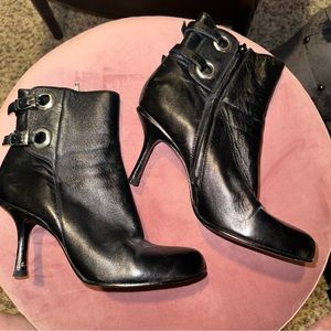 STEVEN 8 1/2 black leather booties