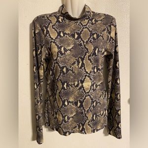 NOBO size M women’s snake mock neck long sleeve stretch pullover top