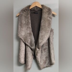 Maurices Size Medium Faux Fur Vest Used Excellant Condition