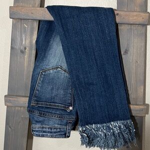 JUDY BLUE Cropped Frayed Denim Jeans 3/26