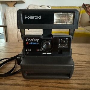 Vintage Polaroid OneStep Close Up 600 Instant Film Camera With Strap *Untested*