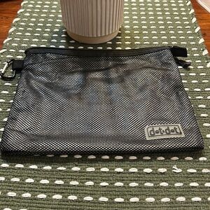 Dot & Dot Black Zipper Pouch & clip