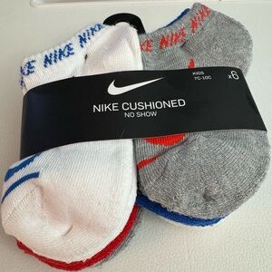 NWT Nike cushioned no show