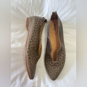 Pikolinos | Women’s SZ 42 (US 11) La Marina Lava Perforated Leather Flats Casual