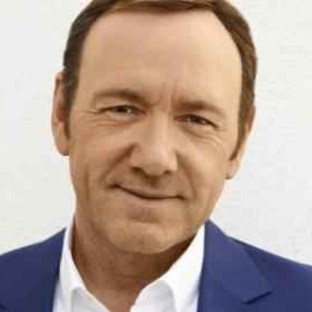 Kevin Spacey accusato di molestie a un 14enne. Lui si scusa e rivela "Sono gay"