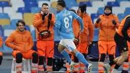 NAPLES, ITALY - DECEMBER 29: Giacomo Raspadori of Napoli celebrates after scoring his side first goal during the Serie A match between Napoli and Venezia at Stadio Diego Armando Maradona on December 29, 2024 in Naples, Italy. (Photo by Francesco Pecoraro/Getty Images)