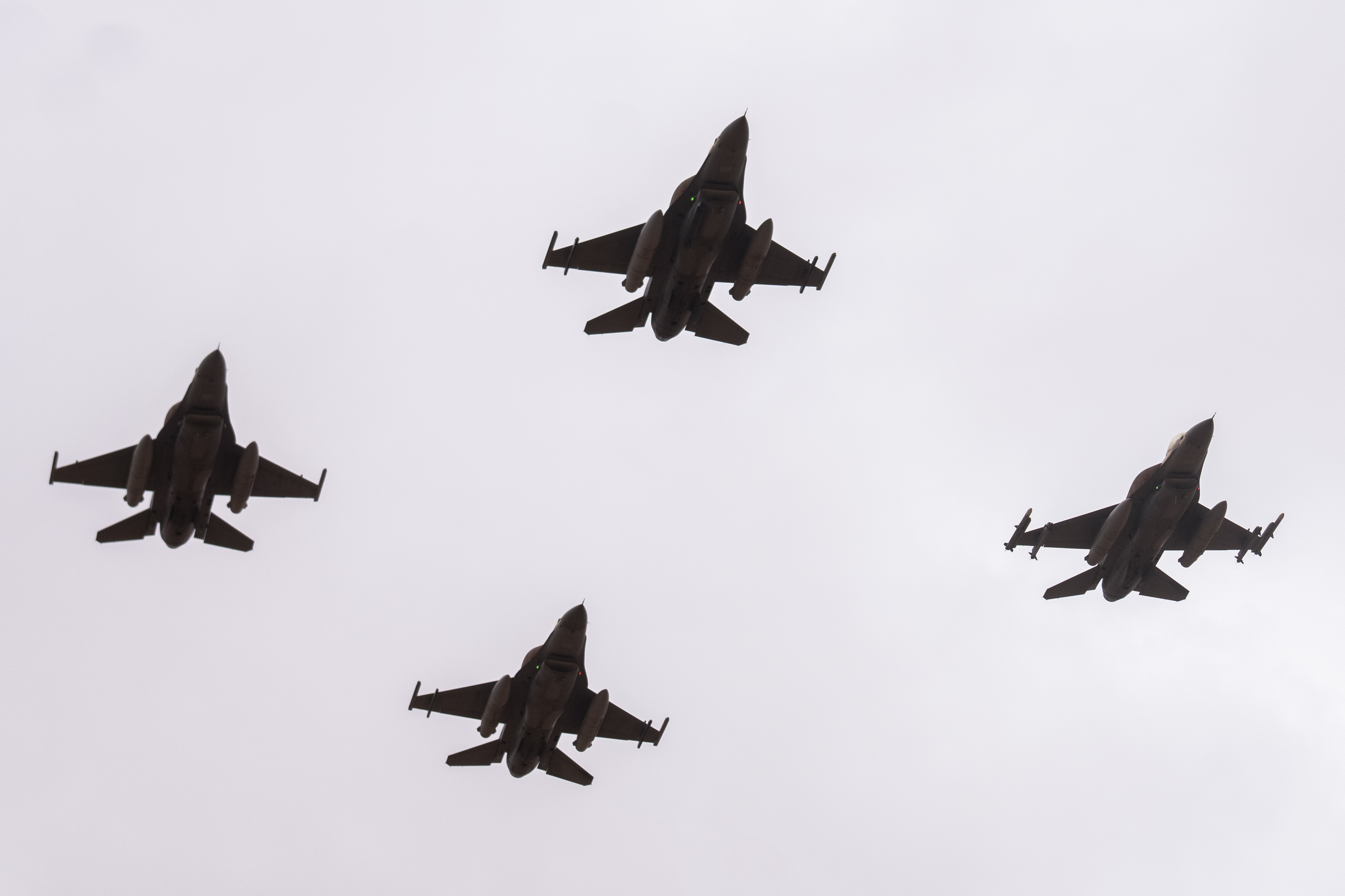 F16 fighter jet perform a maneuver as part of the African Lion military exercise, in Tantan, south of Agadir, Morocco, Friday, May 31, 2024. (AP Photo/Mosa'ab Elshamy)