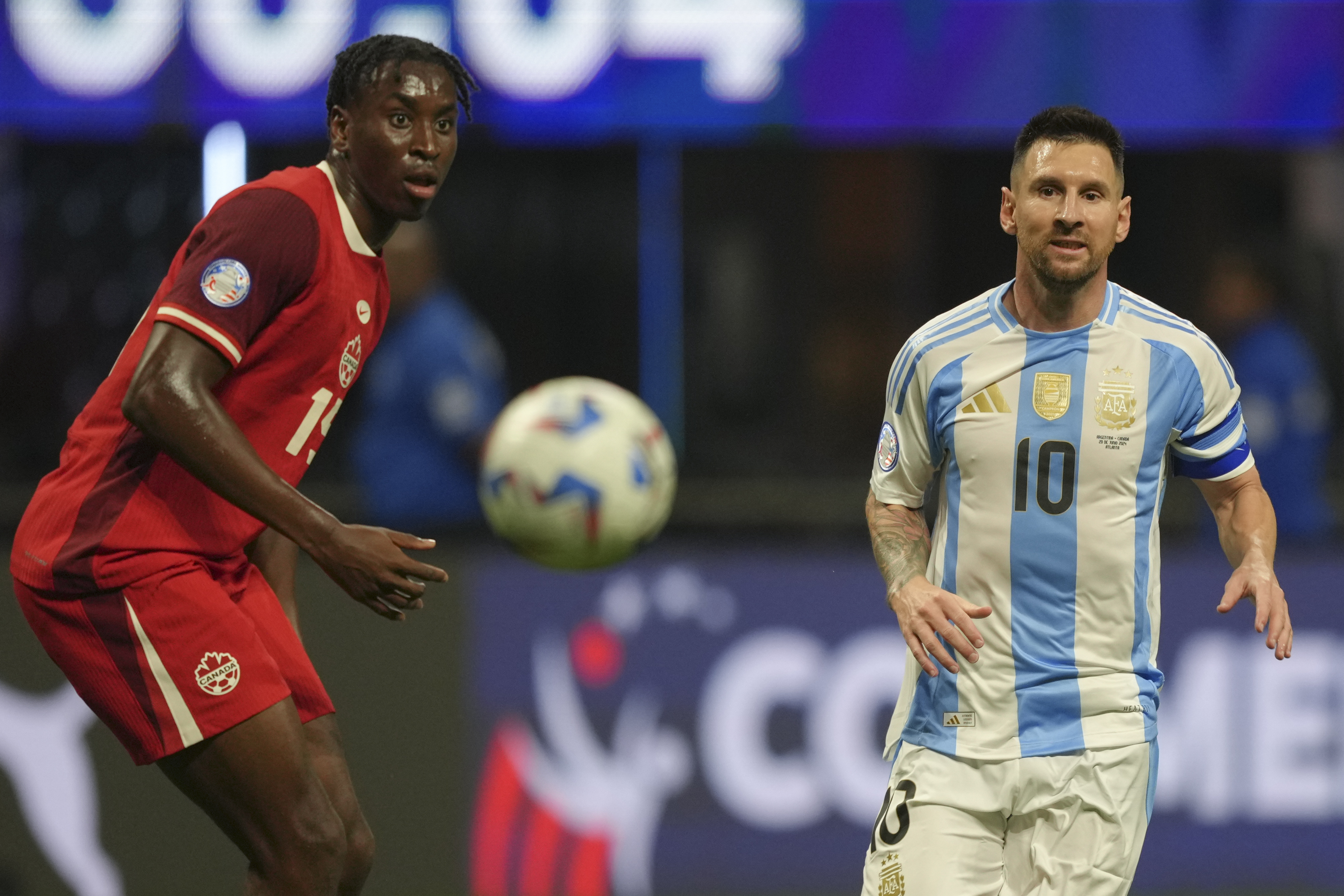 Argentina's Lionel Messi, right, and Canada's Moïse Bombito watch the ball during a Copa America Group A soccer match in Atlanta, Thursday, June 20, 2024. (AP Photo/Jason Allen)