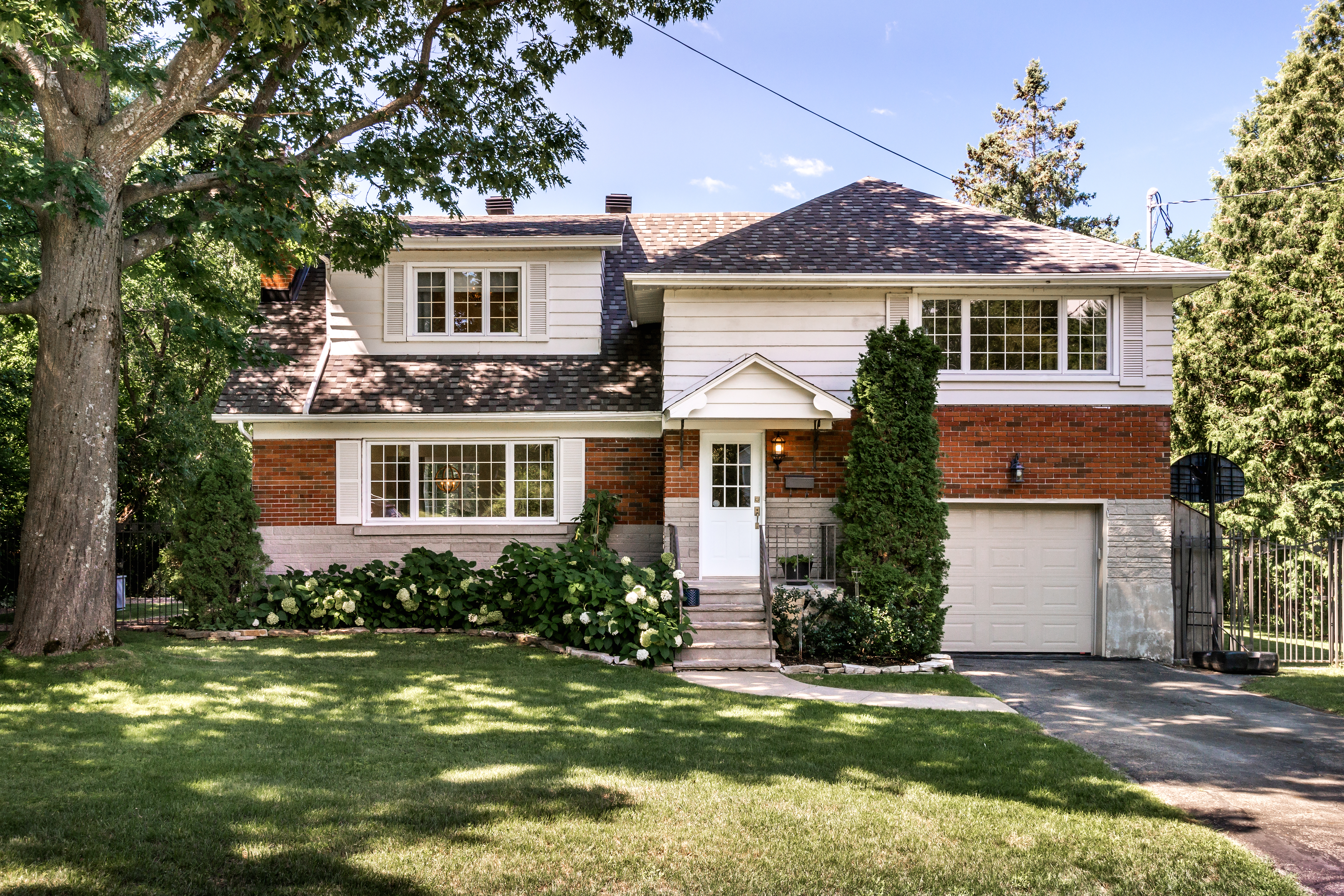 Beautiful Canadian House Luxury Renovated