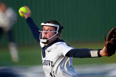 Prosper Walnut Grove pitcher Lyndsey Hooker (11) delivers a pitch to a Frisco Lone Star...