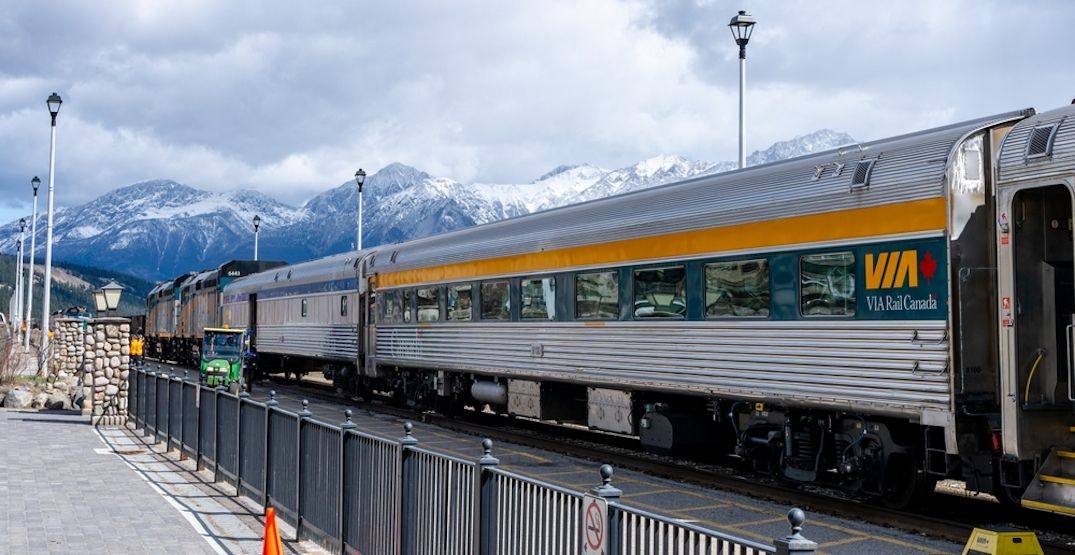 VIA Rail. (Shawn.ccf/Shutterstock)