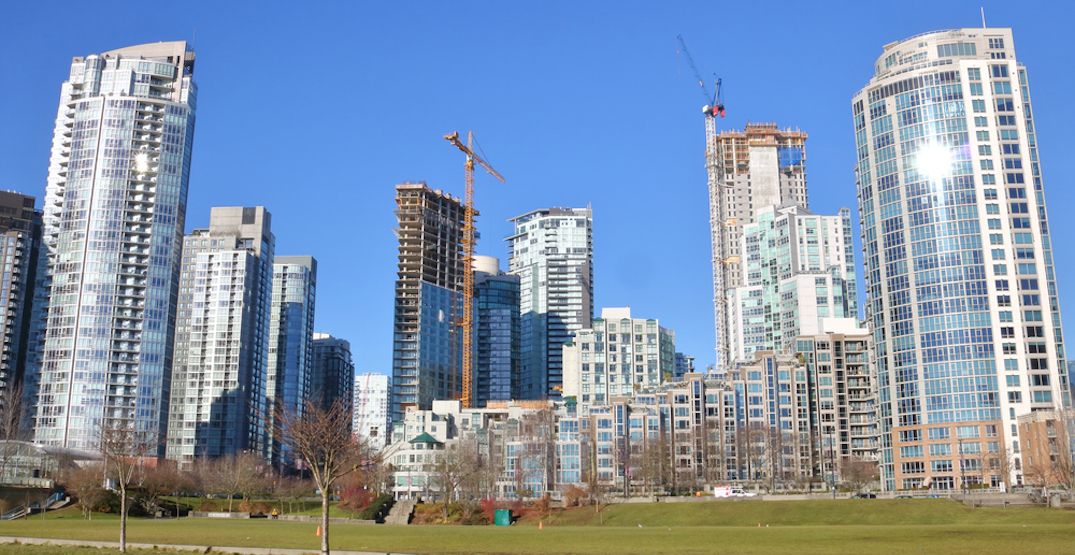 Construction cranes for towers in downtown Vancouver. (Eric Buermeyer/Shutterstock)