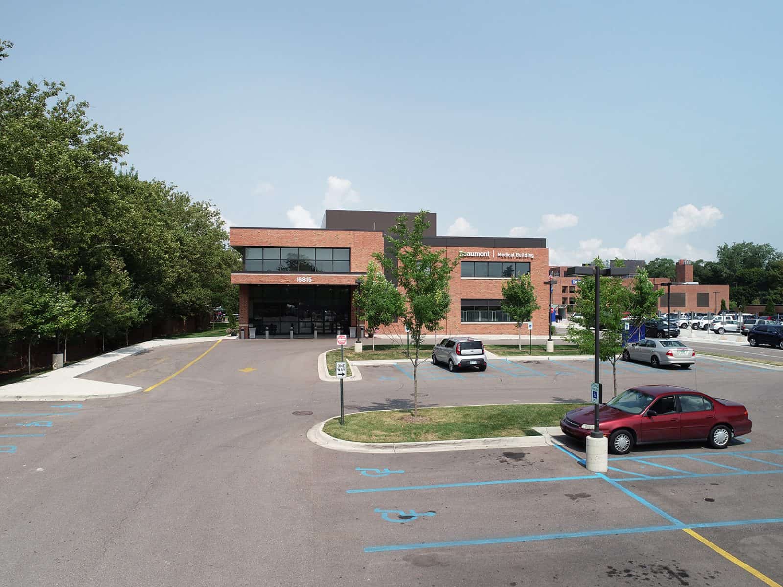 aerial drone photo of Beaumont Medical Center in Grosse Pointe, MI