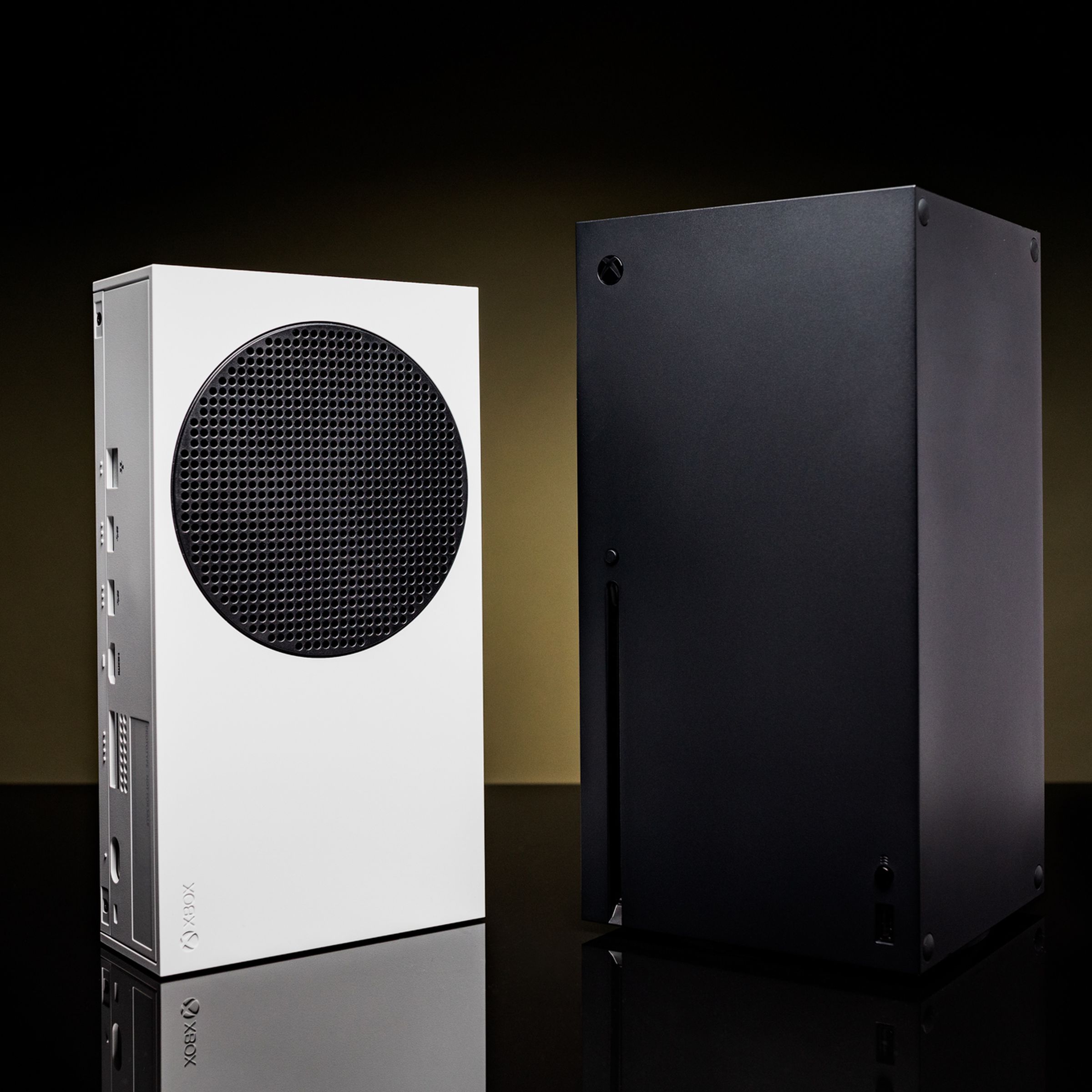 The white Xbox Series S and black Xbox Series X consoles standing side by side.