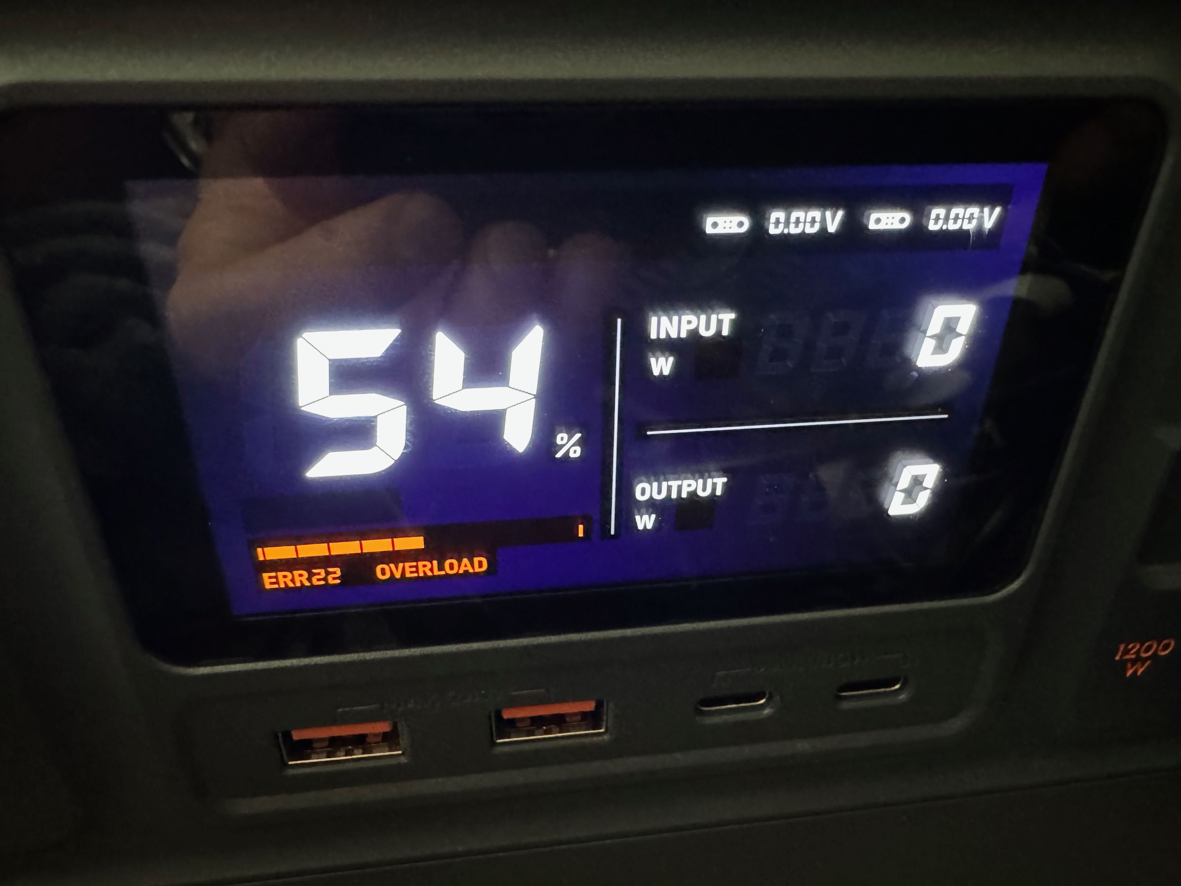 <em>The resulting “overload” error when overpowering the inverter. Turning the Power 1000 on / off resets it.</em>