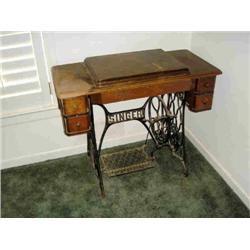 ANTIQUE SINGER SEWING MACHINE IN CABINET