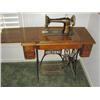 Image 3 : ANTIQUE SINGER SEWING MACHINE IN CABINET