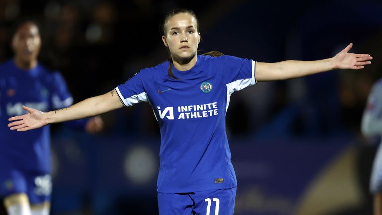 Chelsea's Guro Reiten celebrates scoring vs Everton