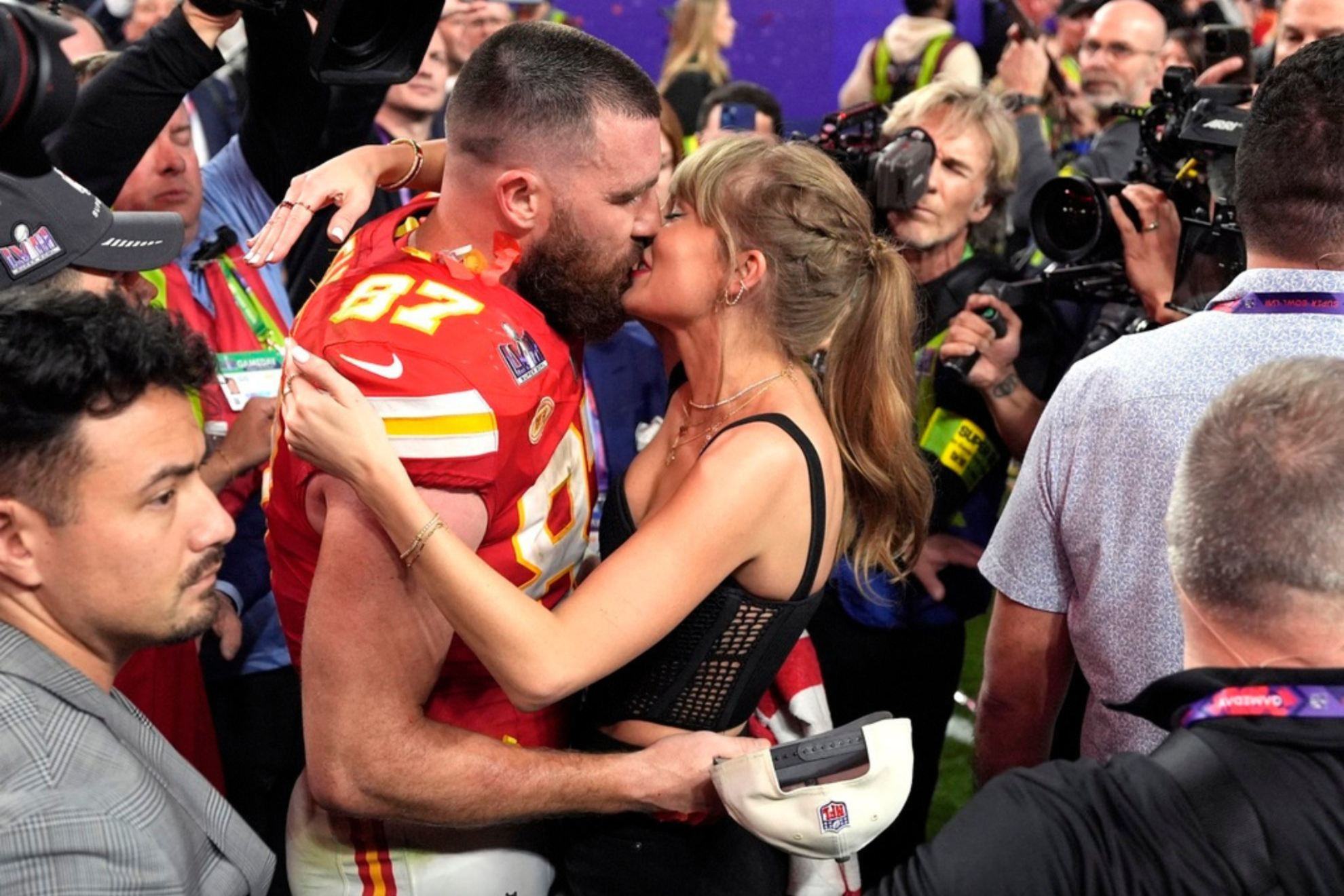 Taylor Swift makes drastic decision to protect Travis Kelce