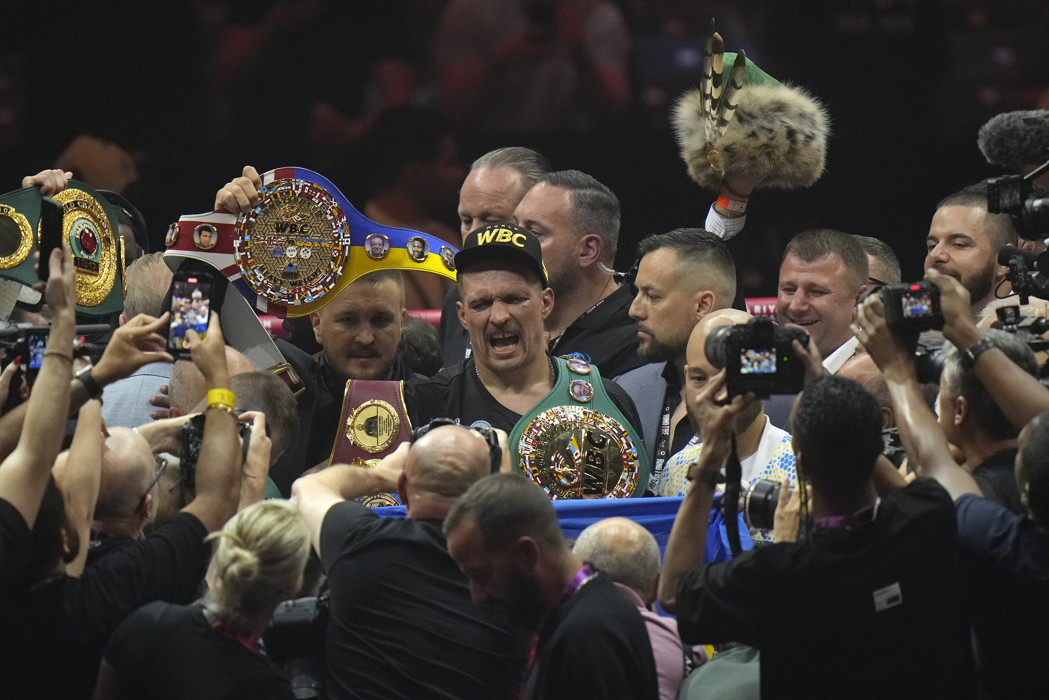 Usyk defeats Fury