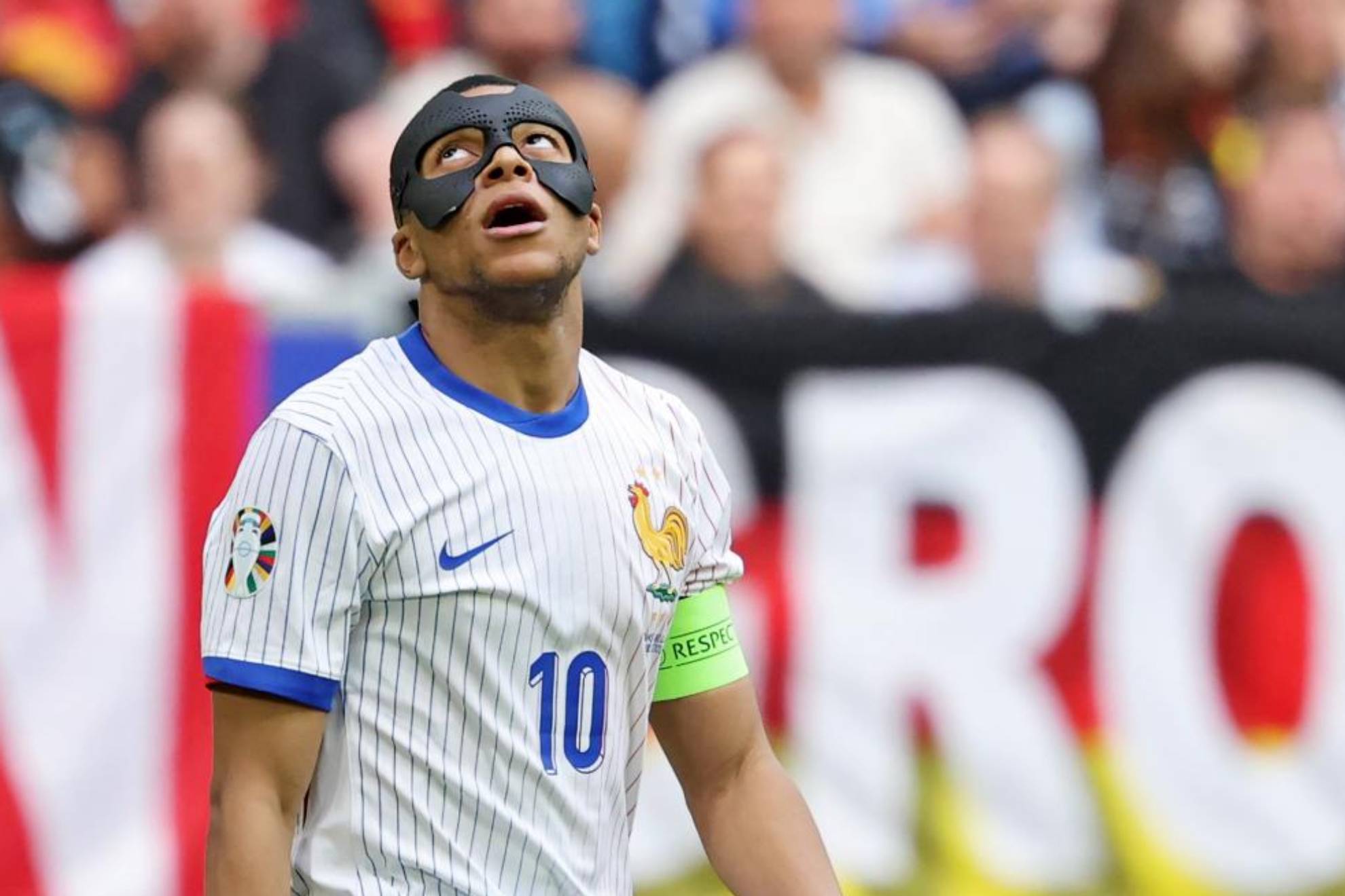 Kylian Mbappe with his mask against Belgium