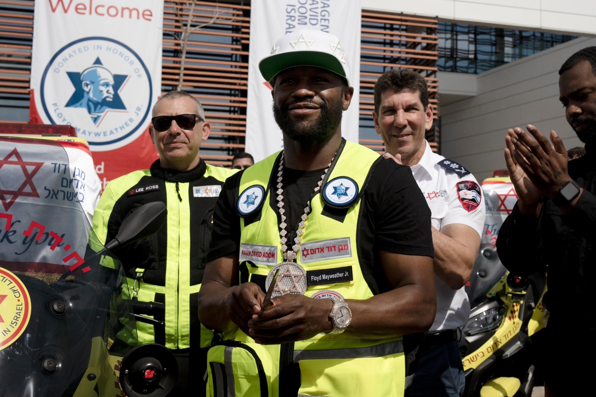 Floyd Mayweather brings joy and motivation to young campers fighting cancer