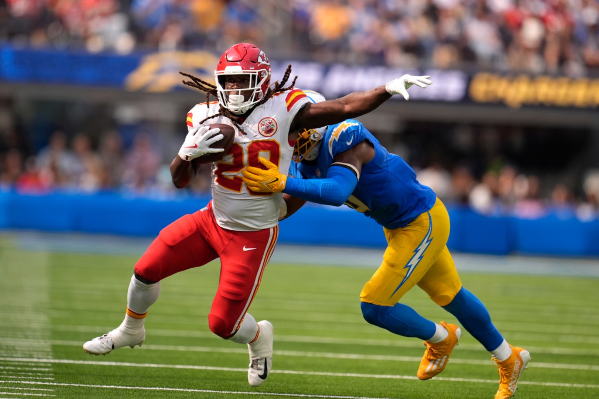 Kareem Hunt (29) was the workhorse for the Chiefs against the Chargers in Week 4.