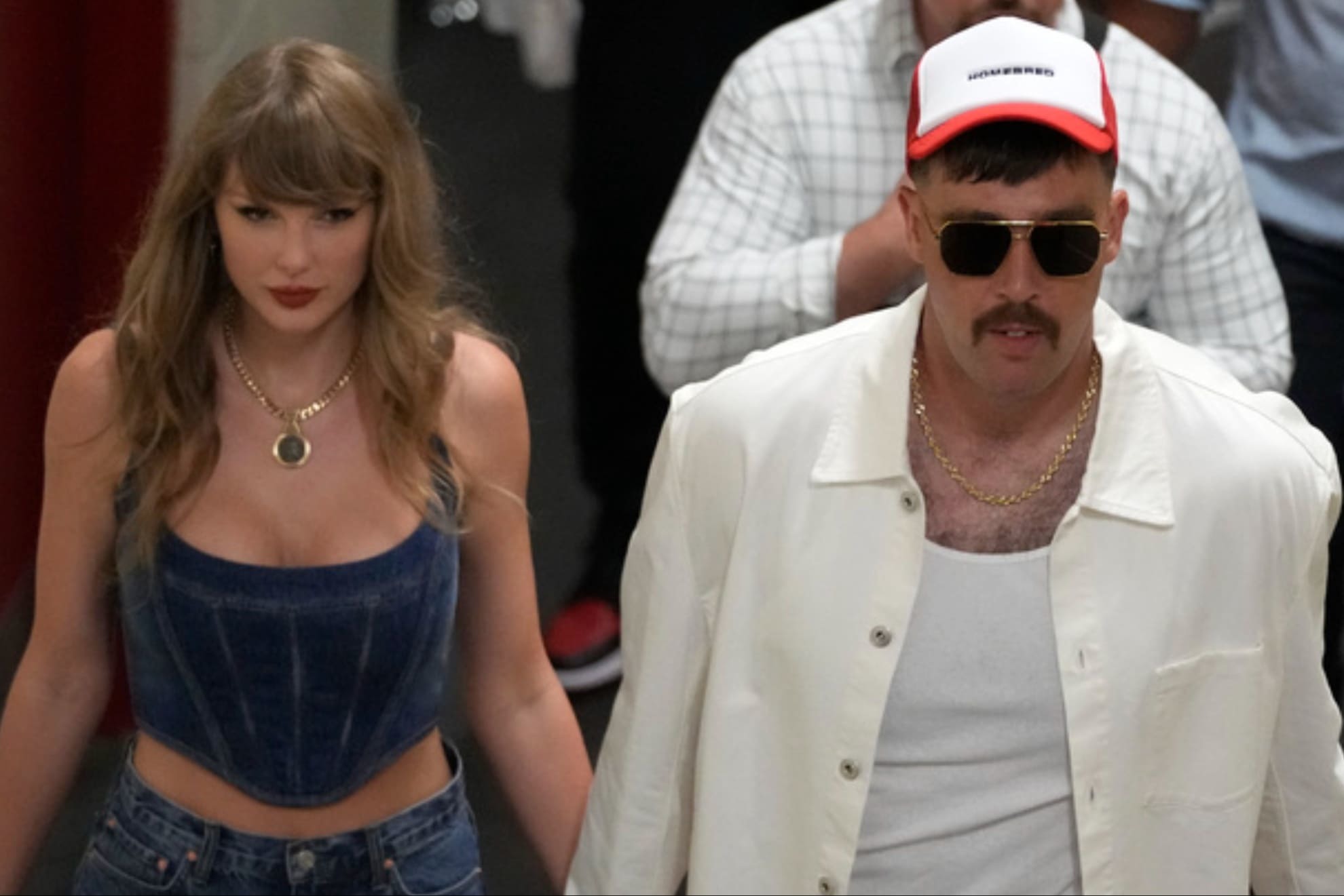 Pop star Taylor Swift and her boyfriend, Chiefs tight end Travis Kelce.