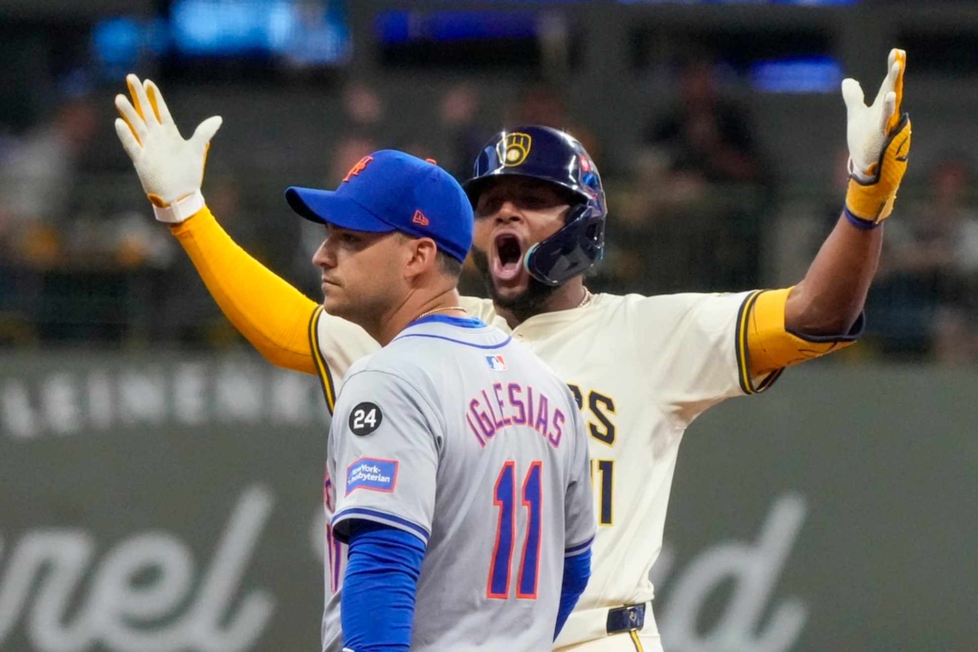 Chourio celebrates in front of Iglesias, Mets, during the Brewers win.