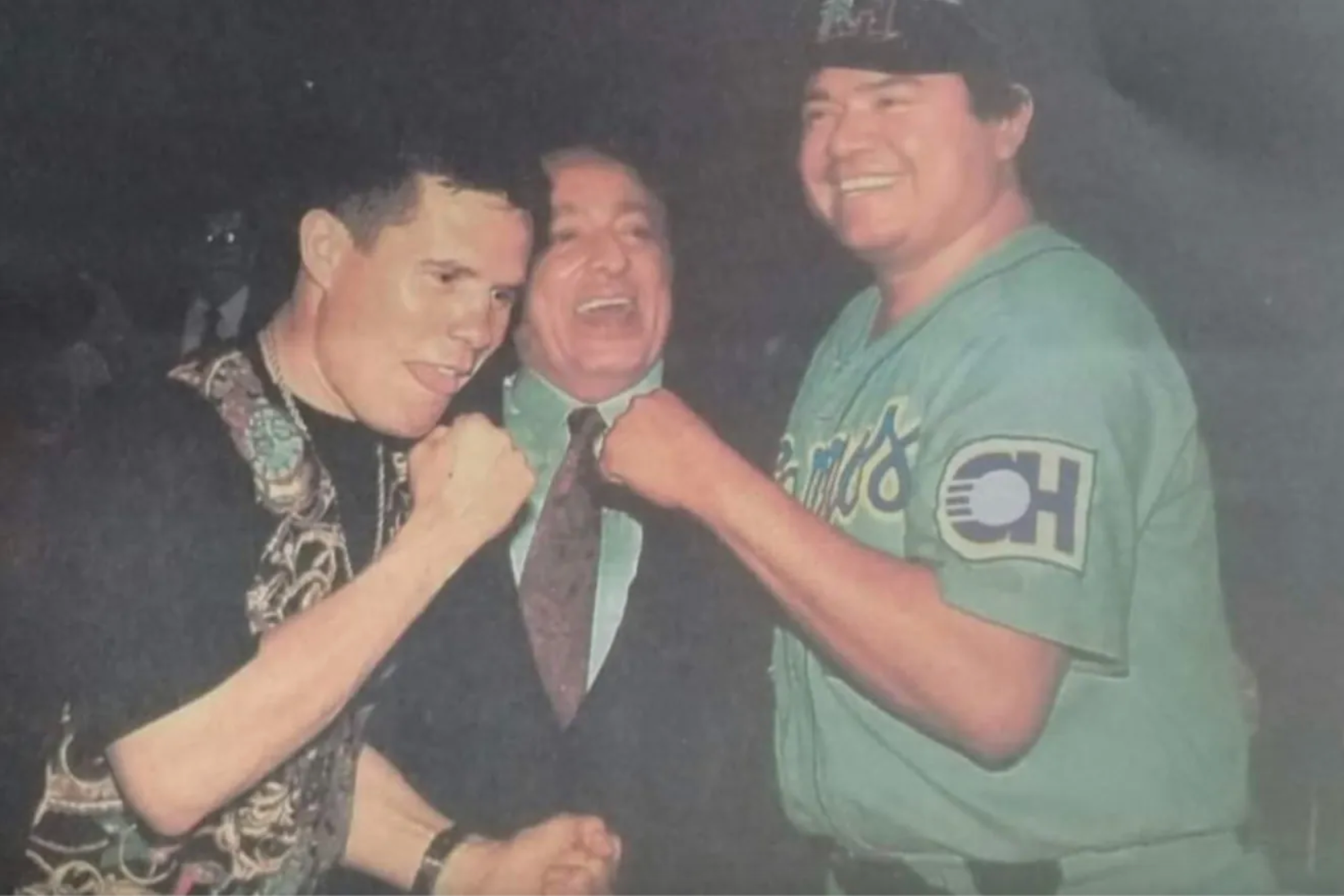 Julio Cesar Chavez is despondent and sends a message to his friend Fernando Valenzuela in the midst of health problems