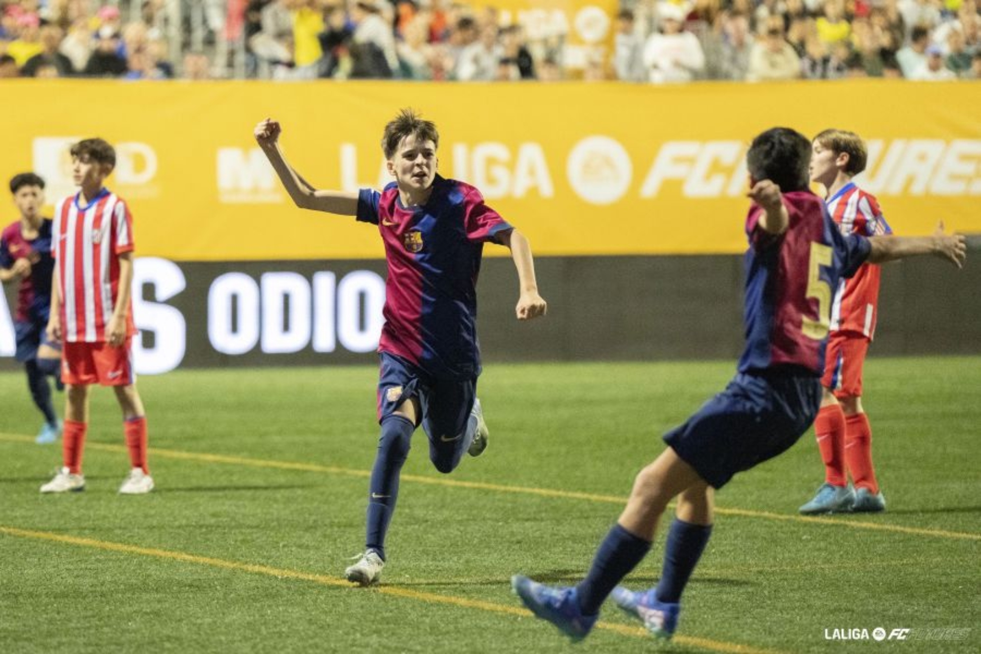 Los jugadores del FC Barcelona celebrando un gol ante el Atl�tico.