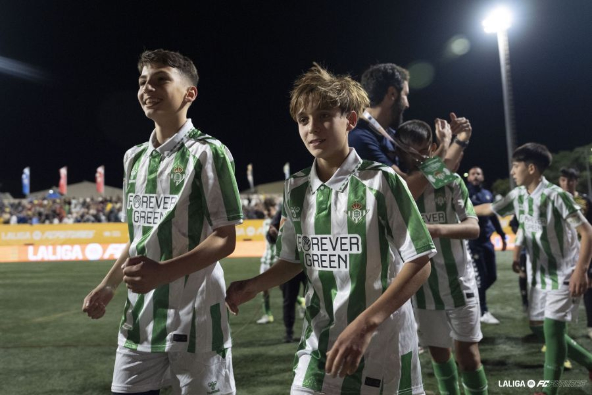 Los jugadores del Betis celebrando el triunfo.