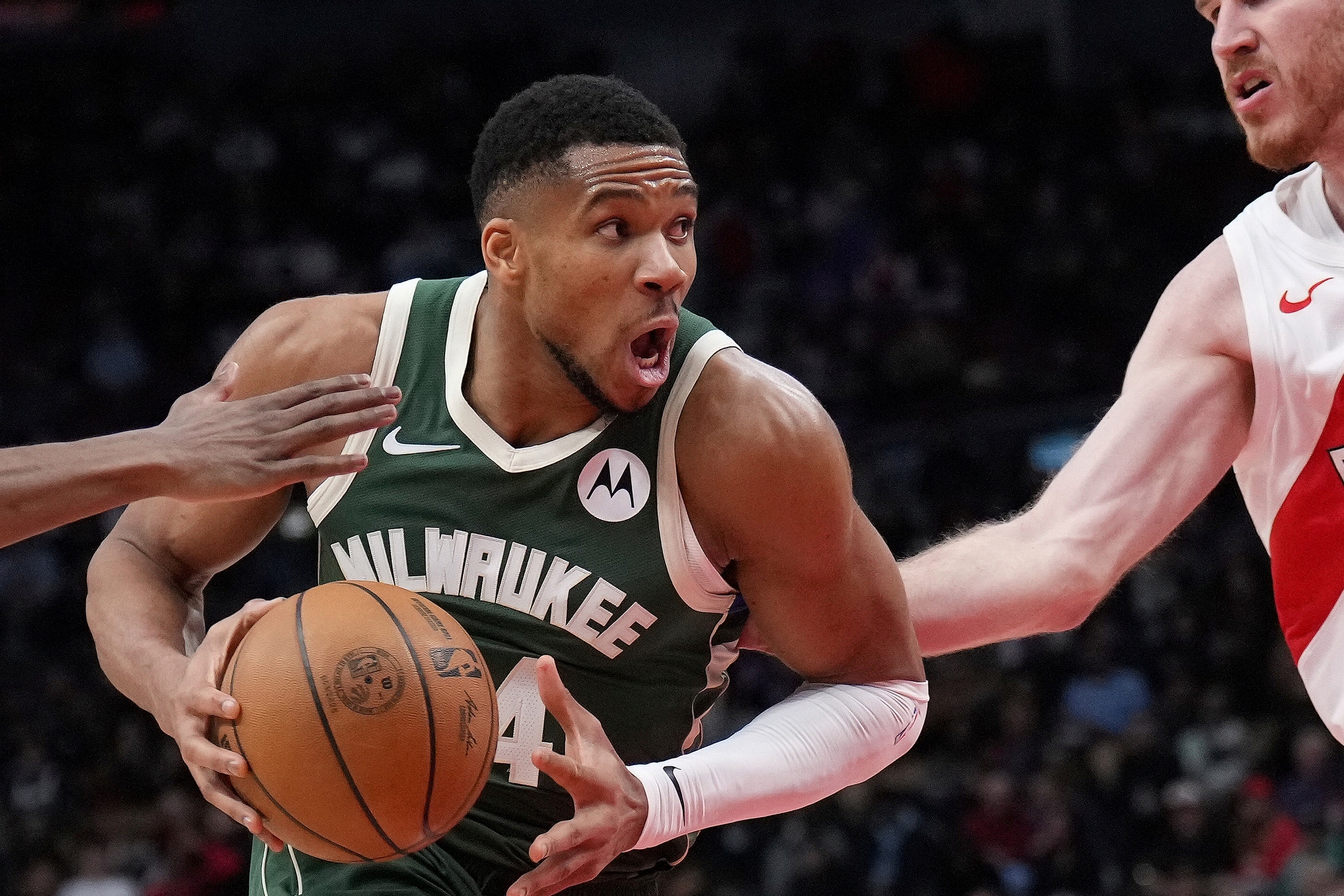 Antetokounmpo Shrugs Off Injury, Leads Bucks to Easy Victory Over Raptors