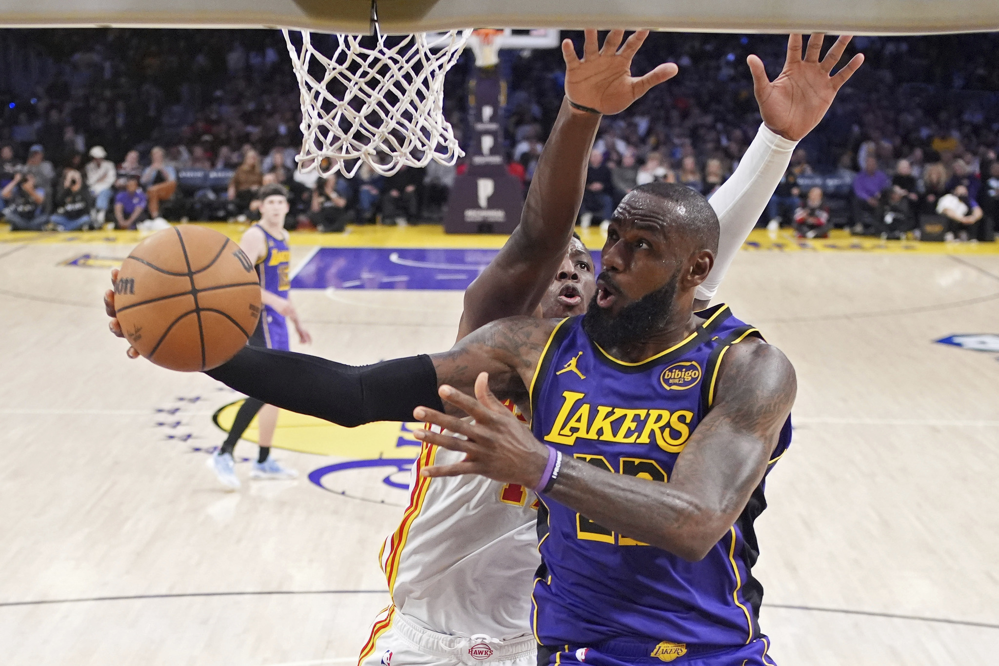 Lakers LeBron James sends message to Los Angeles: I pray this nightmare ends soon