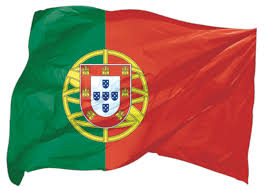 Die flagge portugals entwickelte sich in der ereignisreichen geschichte des landes von den königlichen wappenbannern hin zum symbol des republikanischen portugal, das 1911 angenommen wurde. Wehende Flagge Portugal Grosse 1