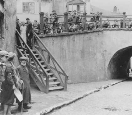 Residents of the Lublin ghetto. Poland, 1941-1942. [LCID: 5279]